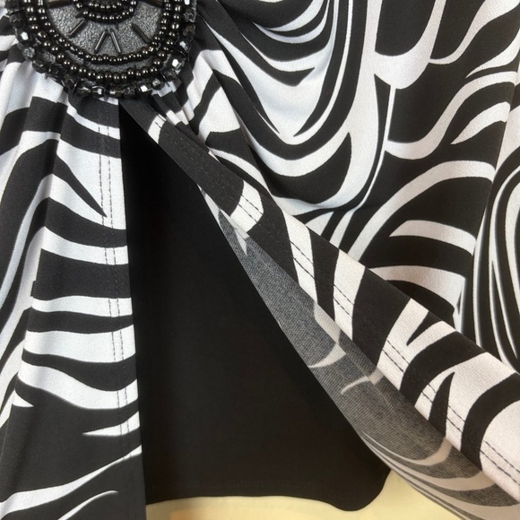Notations Black/White Zebra Print Stretch Pullover Blouse w/ Built In Cami - Picture 9 of 13